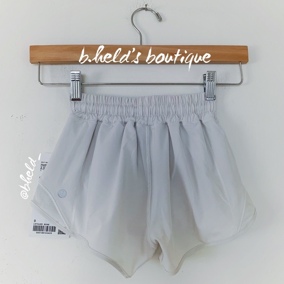 lululemon Hotty Hot Low-Rise Lined Short 2.5" Bone Cream Off-White Sz 0 New NWT - Picture 9 of 12